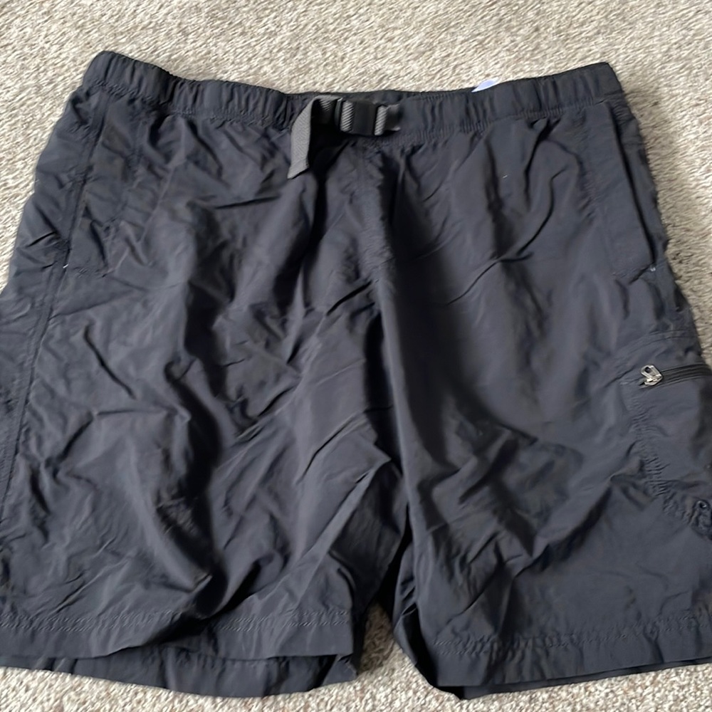 Columbia Men’s black swim trunks with pockets